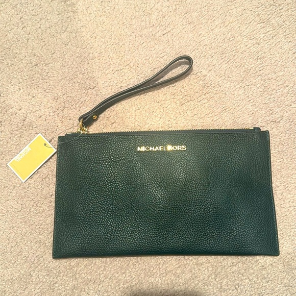 MICHAEL Michael Kors Handbags - Michael Kors Wristlet Clutch